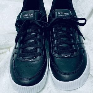 Women NWOB black memory foam sneakers 9.5